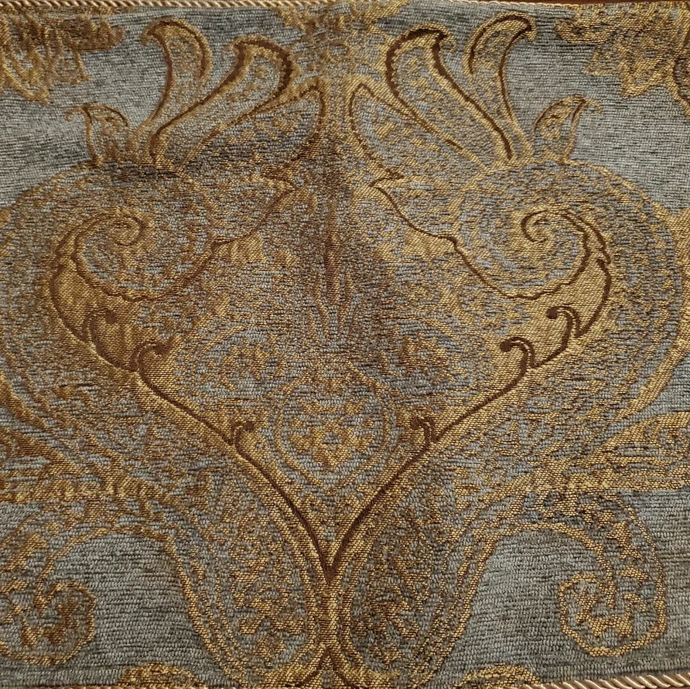 Loom And Mill Luxury Placemats Set Of 2 Classic Blue & Gold Damask Jacquard Mats